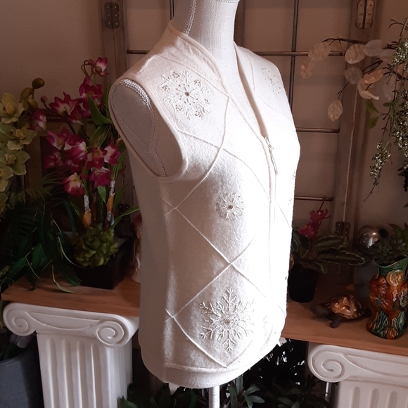 CHARTER CLUB Petite Merino Wool Beaded Front Zip Sleeveless Vest Eggshell - Picture 3 of 11